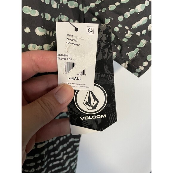 Volcom Shirt Mens Small Gray Tremble Geometric Short Sleeve Button Up Casual NEW - Picture 4 of 9